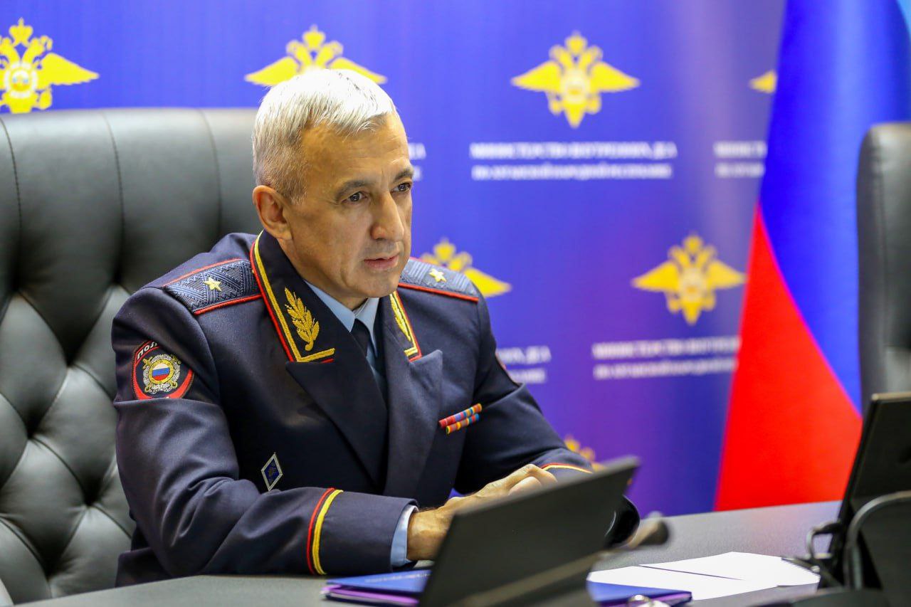 111111 Сергей Чернозуб вручил почётные грамоты и благодарности отличившимся участковым уполномоченным полиции региона 111111 Сергей Чернозуб вручил почётные грамоты и благодарности отличившимся участковым уполномоченным полиции региона