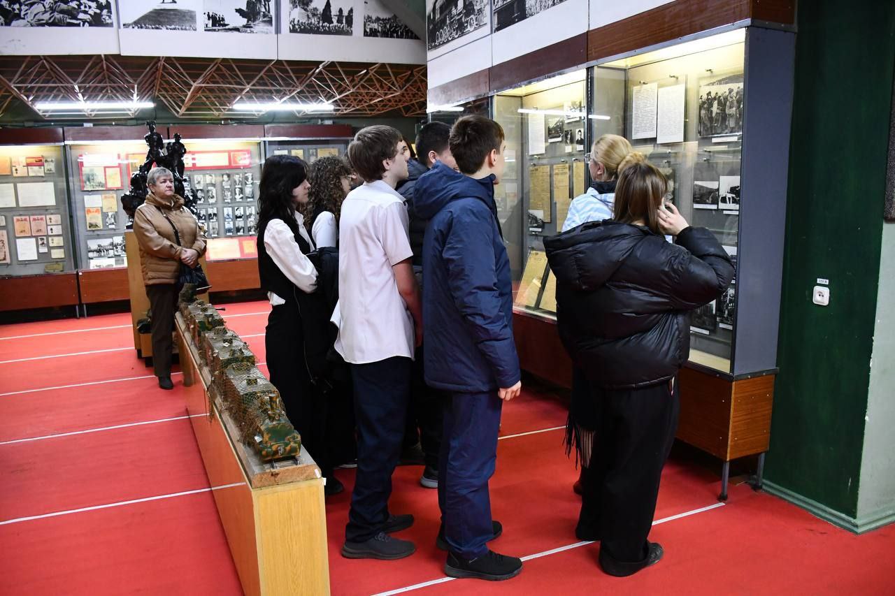 «Выбирай свое»: Луганские школьники побывали с экскурсией на «ЛУГАМАШе» «Выбирай свое»: Луганские школьники побывали с экскурсией на «ЛУГАМАШе»