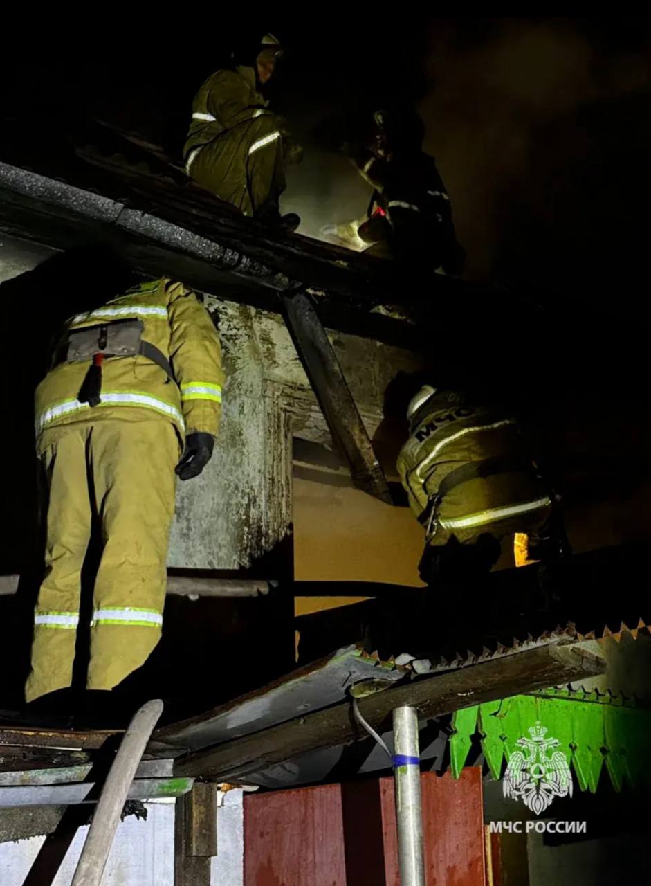 На пожаре в Луганске спасли женщину На пожаре в Луганске спасли женщину