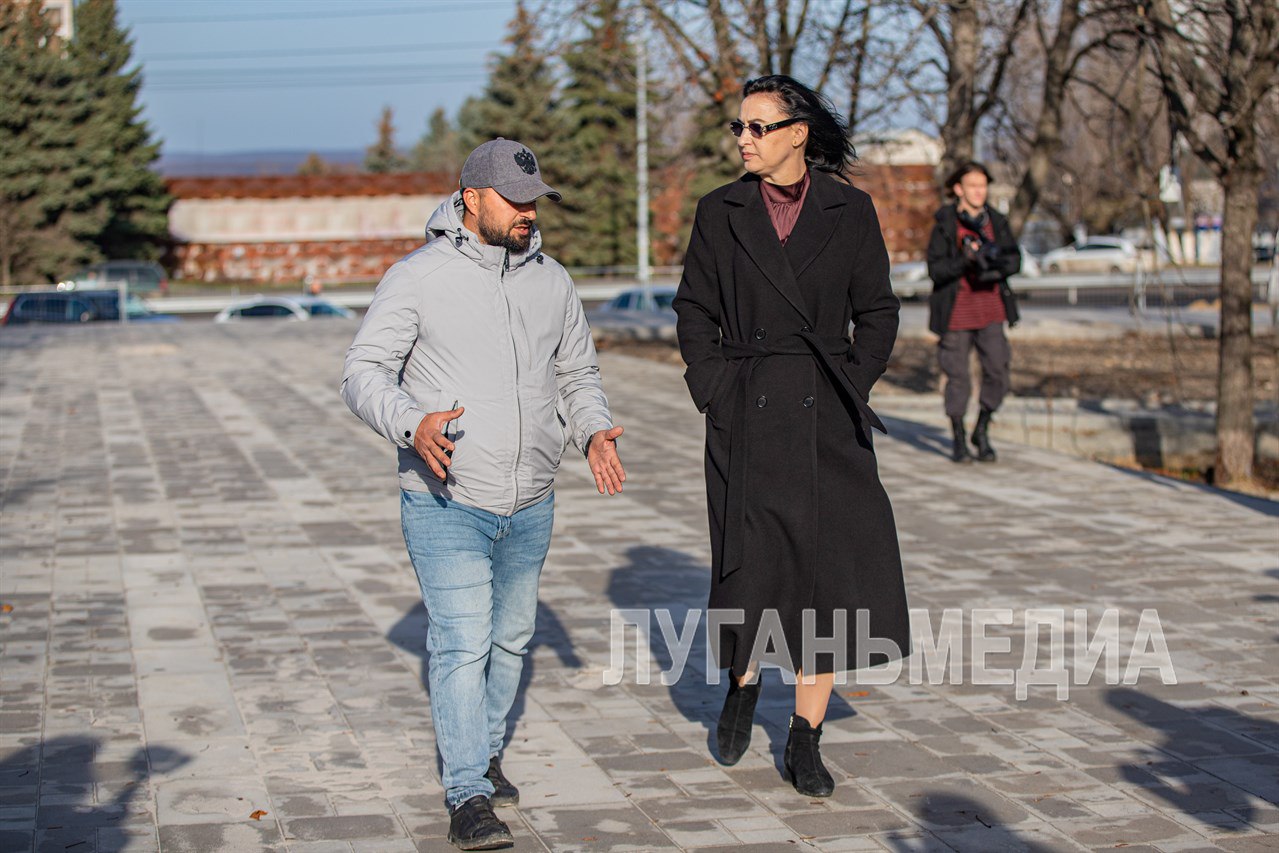 Яна Пащенко проверила ход реконструкции луганского парка «Дружба» Яна Пащенко проверила ход реконструкции луганского парка «Дружба»