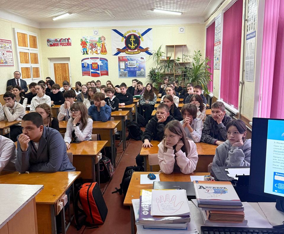 Сотрудники ГБУ ЛНР «МФЦ» активно реализуют проект «Цифровая грамотность» Сотрудники ГБУ ЛНР «МФЦ» активно реализуют проект «Цифровая грамотность»