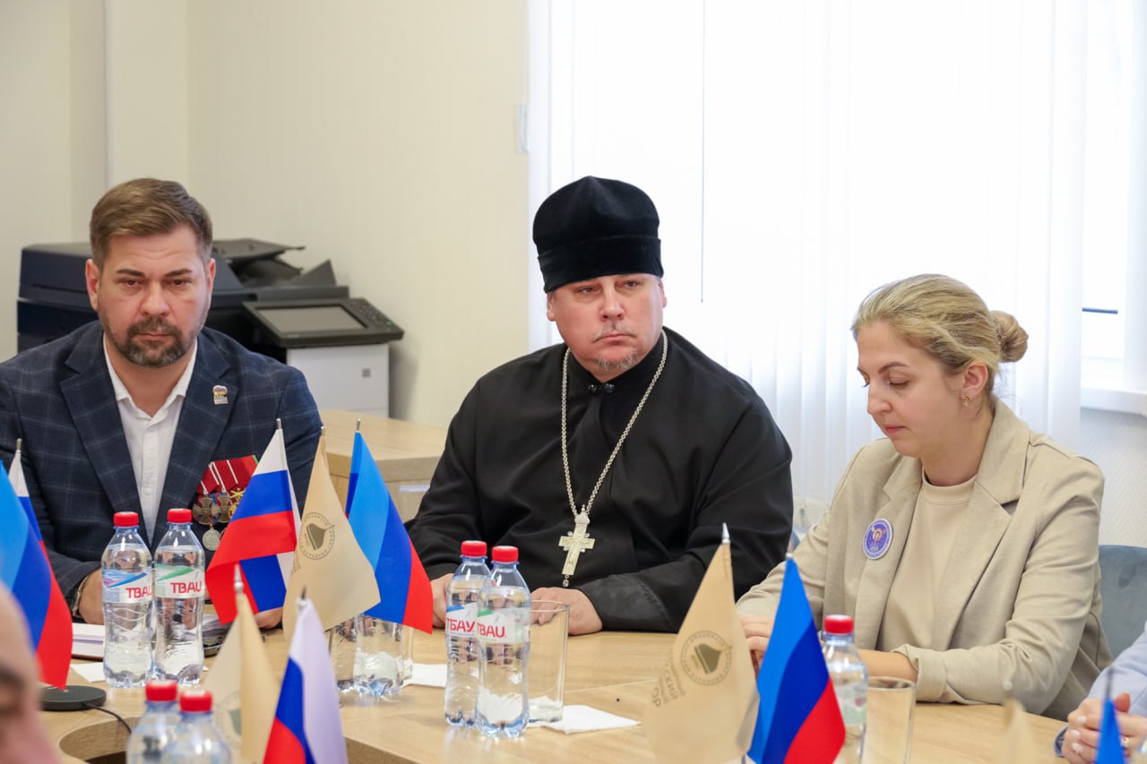 В Луганске открыли общественную приемную Всемирного Русского Народного Собора В Луганске открыли общественную приемную Всемирного Русского Народного Собора