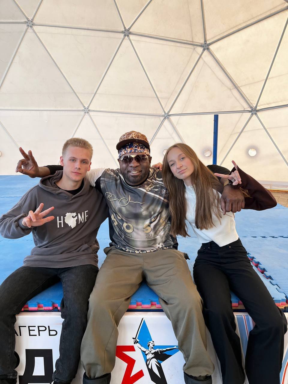 Инна Швенк: Члены Детского Общественного Совета при Уполномоченном по правам ребенка в Луганской Народной Республике Алина Коврижкина и Дамир Бабич, стали участниками профильной патриотической смены и окружного слёта... Инна Швенк: Члены Детского Общественного Совета при Уполномоченном по правам ребенка в Луганской Народной Республике Алина Коврижкина и Дамир Бабич, стали участниками профильной патриотической смены и окружного слёта...