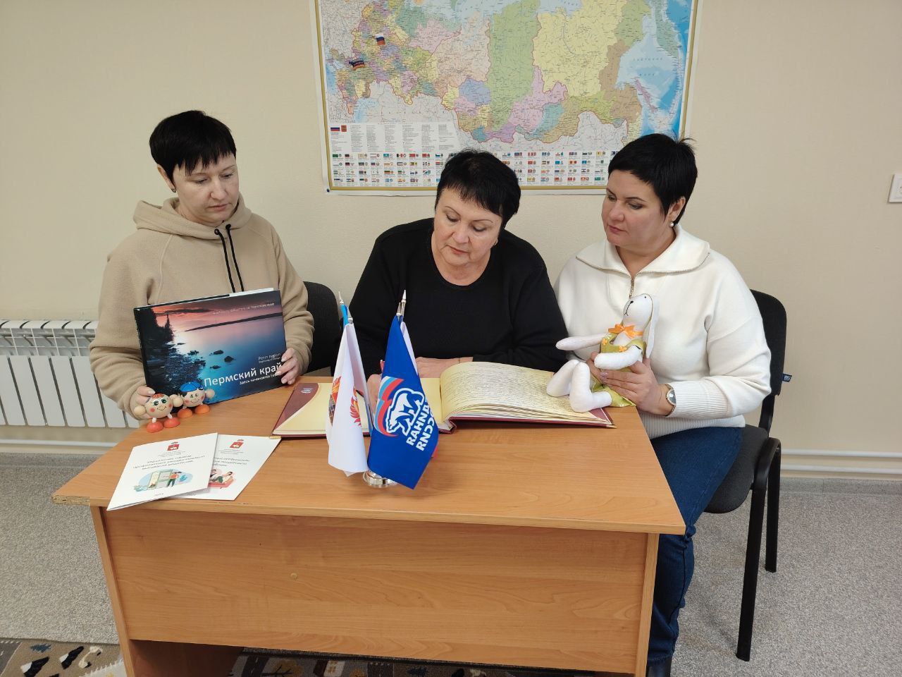 Коллективы ГКУ ЛНР «Семейный центр» филиал № 17 и ГКУ ЛНР «Республиканский центр социальной реабилитации детей-инвалидов «Возрождение» присоединились к акции «Мост благодарности: Северодонецк-Пермский край» Коллективы ГКУ ЛНР «Семейный центр» филиал № 17 и ГКУ ЛНР «Республиканский центр социальной реабилитации детей-инвалидов «Возрождение» присоединились к акции «Мост благодарности: Северодонецк-Пермский край»