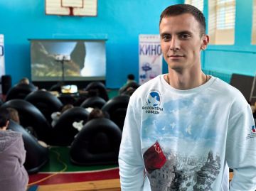 В Антрацитовском муниципальном округе завершилась серия мероприятий с проектом переездного кинотеатра «КиноТУР»