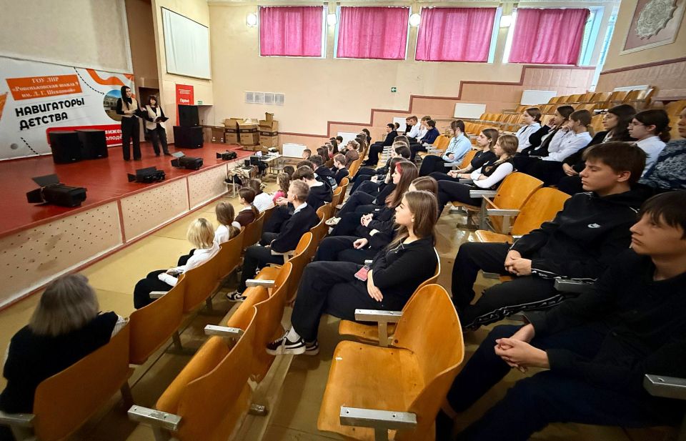 Сотрудники ГБУ ЛНР «МФЦ» активно реализуют проект «Цифровая грамотность» Сотрудники ГБУ ЛНР «МФЦ» активно реализуют проект «Цифровая грамотность»