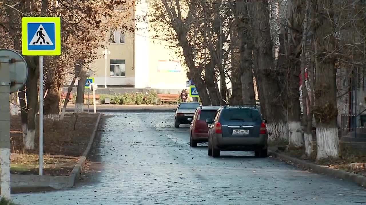 Движение по улице Ленина в городе Молодогвардейске уже открыто, хотя тюменские строители ещё заканчивают капремонт проезжей части