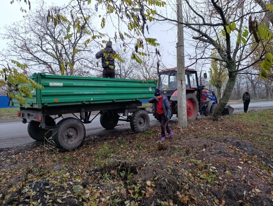 В пгт Ясеновский ведутся работы, направленные на улучшение качества жизни населения! В пгт Ясеновский ведутся работы, направленные на улучшение качества жизни населения!