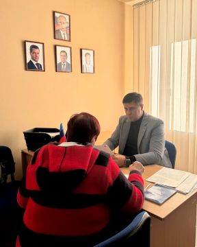 Депутаты проводят приемы в местной общественной приемной "Единой России"