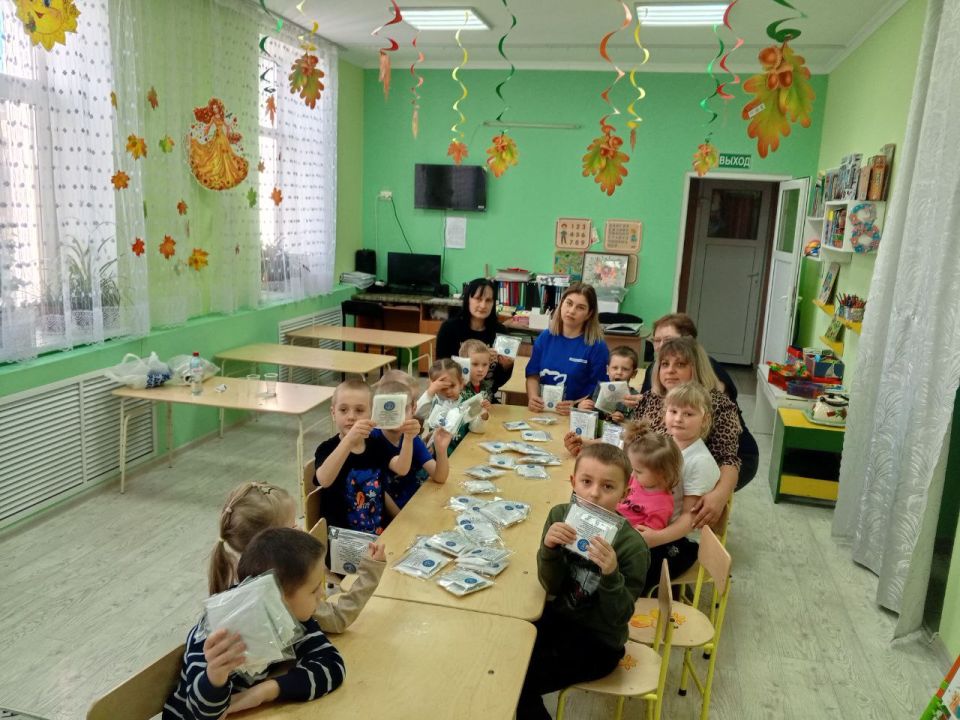 Активисты «Единой России» провели мастер-класс по изготовлению сухих душей Активисты «Единой России» провели мастер-класс по изготовлению сухих душей