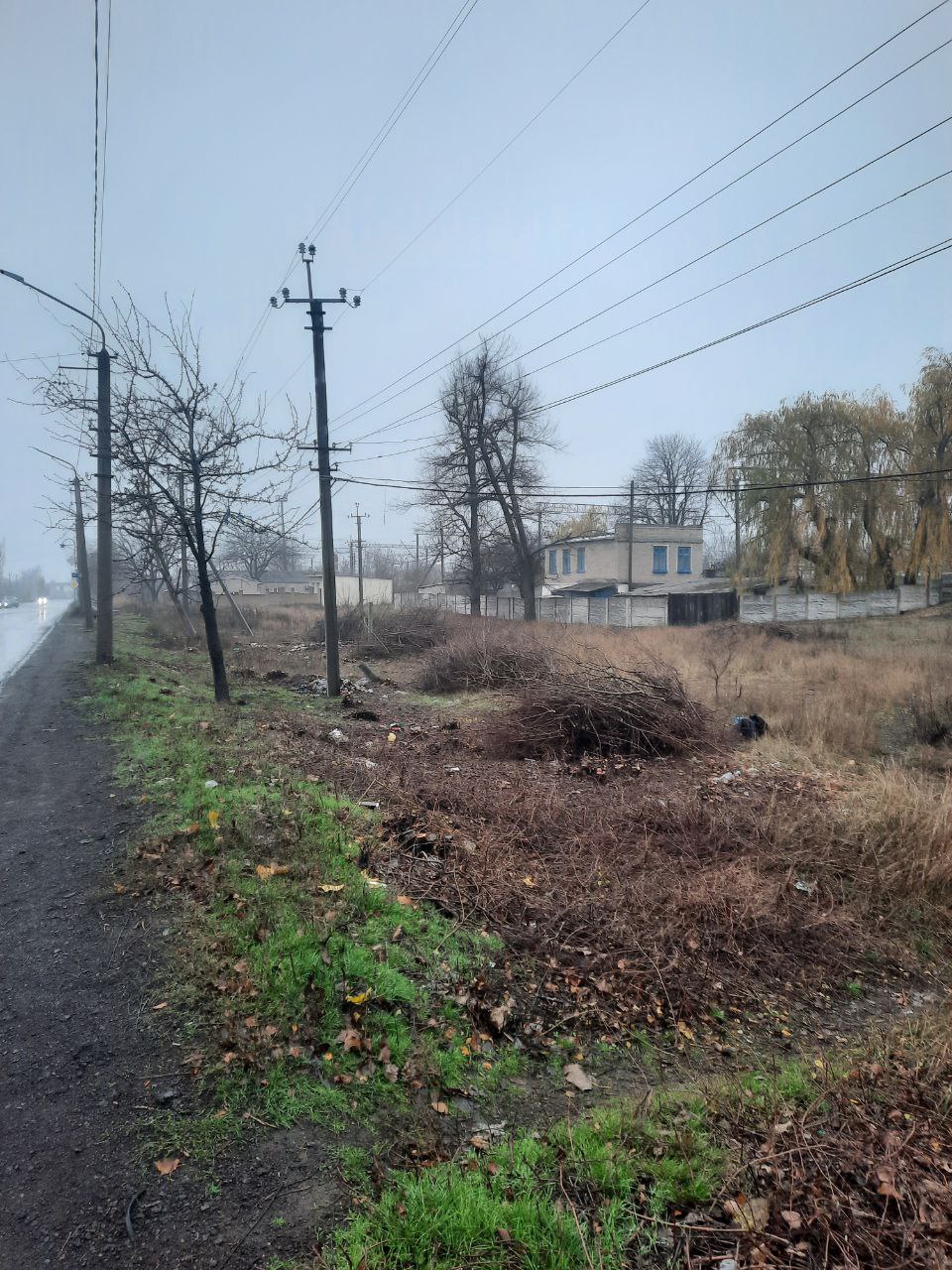 Чистота и порядок на улице Кирова: работники МУП "СКАТ" в действии!