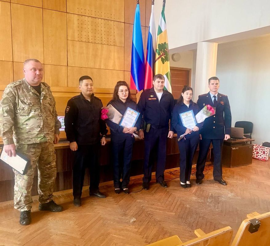 111В Рубежном поздравили участковых с профессиональным праздником