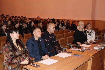 В Стахановском промышленно-экономическом техникуме прошёл дебатный турнир