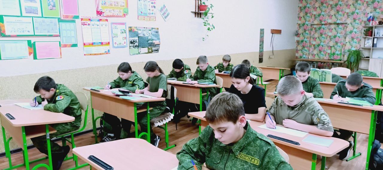 С 17 по 21 ноября в "Станично-Луганской средней школе имени Грекова П.М." проходит неделя филологии С 17 по 21 ноября в "Станично-Луганской средней школе имени Грекова П.М." проходит неделя филологии