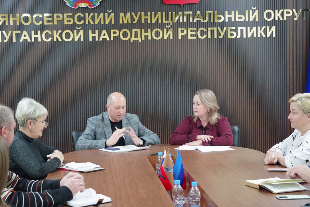 Сергей Крамаренко: Сегодня с рабочим визитом округ посетила председатель Комитета тарифного и ценового регулирования ЛНР Лариса Михайловна Духина