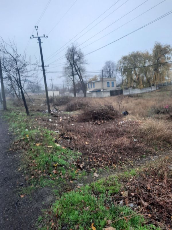 Чистота и порядок на улице Кирова: работники МУП "СКАТ" в действии! Чистота и порядок на улице Кирова: работники МУП "СКАТ" в действии!