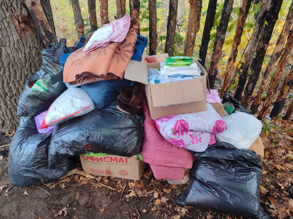 «Своих не бросаем». В связи с сезонным похолоданием, представитель первичного отделения № 5 города Кременная партии "ЕДИНАЯ РОССИЯ" Виталий Глухов, совместно с единороссами организовал акцию по передаче теплых вещей для... «Своих не бросаем». В связи с сезонным похолоданием, представитель первичного отделения № 5 города Кременная партии "ЕДИНАЯ РОССИЯ" Виталий Глухов, совместно с единороссами организовал акцию по передаче теплых вещей для...