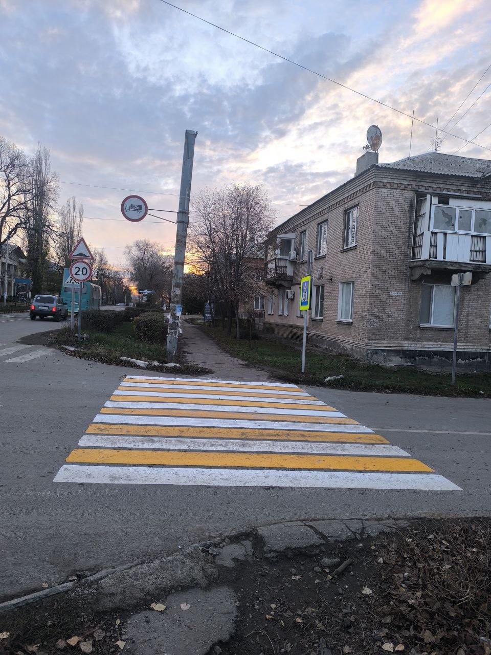 На автодороге Лутугино — Волнухино обновили разметку пешеходных переходов