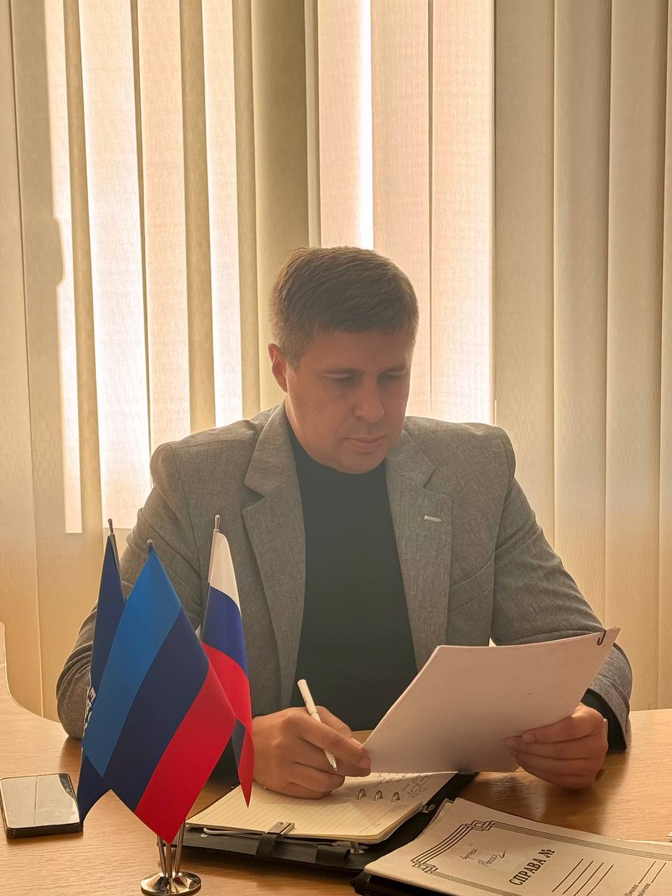 Депутаты проводят приемы в местной общественной приемной "Единой России" Депутаты проводят приемы в местной общественной приемной "Единой России"