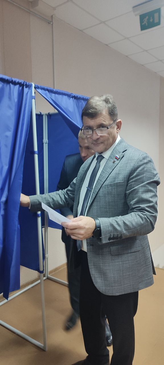 Роман Лысенко: 19 ноября в Луганске прошла IV Конференция «Единой России» Роман Лысенко: 19 ноября в Луганске прошла IV Конференция «Единой России»