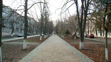 В г. Молодогвардейске полностью завершена укладка брусчатки на аллее, расположенной в центре города, вдоль улицы Ленина