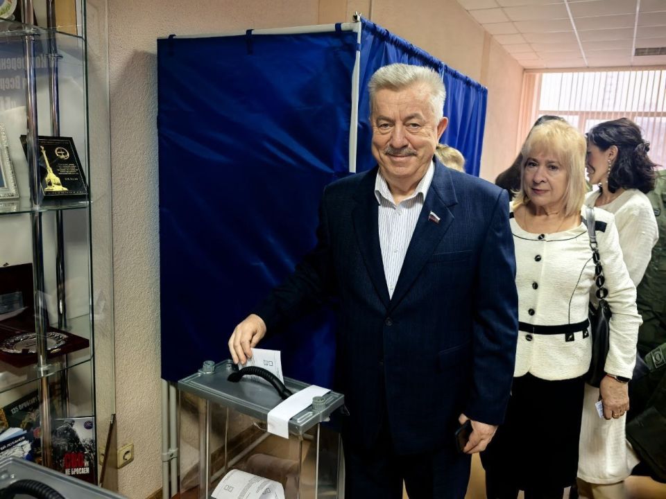 Виктор Водолацкий: Сегодня в Луганске прошла четвёртая Конференция регионального отделения Всероссийской политической партии «Единая Россия» Виктор Водолацкий: Сегодня в Луганске прошла четвёртая Конференция регионального отделения Всероссийской политической партии «Единая Россия»