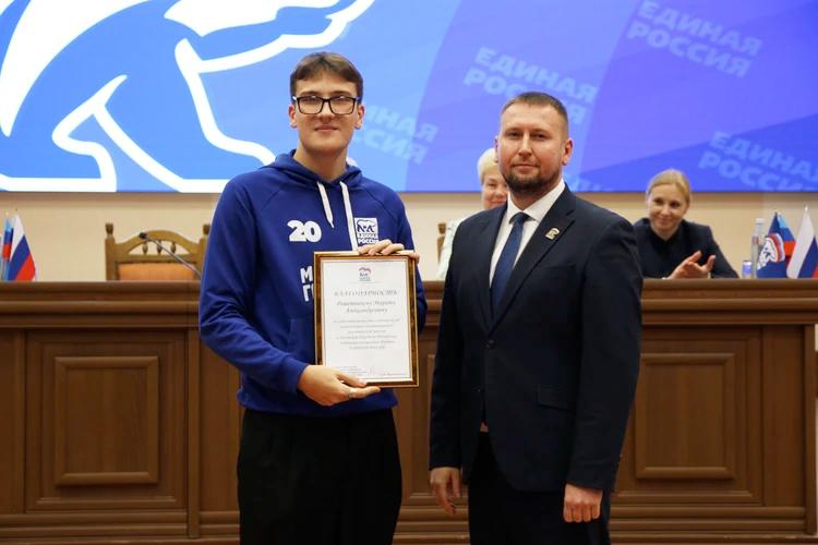 В Луганске наградили волонтёров В Луганске наградили волонтёров