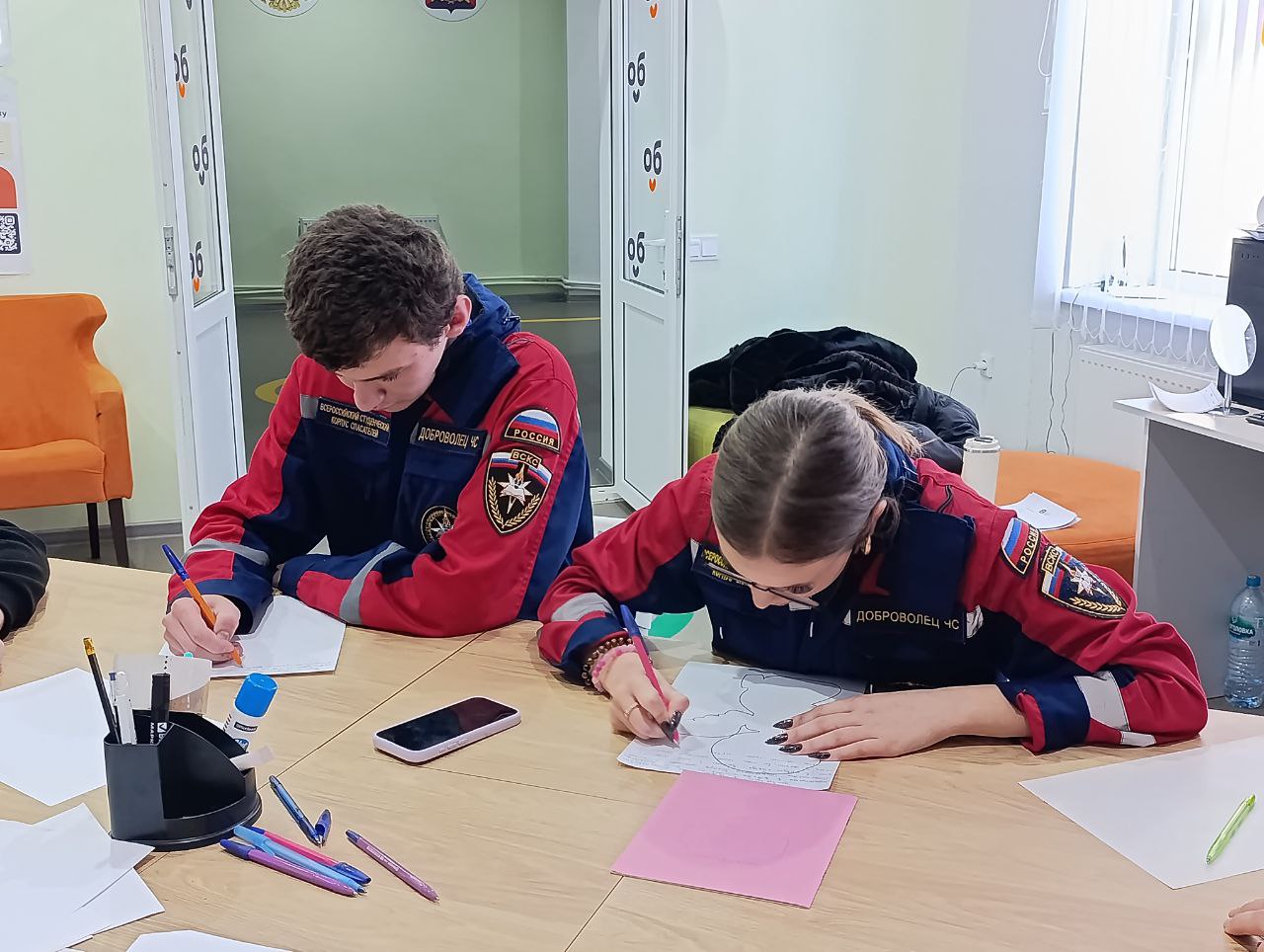 Добровольцы ССО «Молодогвардеец» ЛугРО ВСКС, студенты Краснодонского факультета инженерии и менеджмента (филиал) ЛГУ им. В. Даля приняли участие в патриотической акции «Ждём вас с Победой!» Добровольцы ССО «Молодогвардеец» ЛугРО ВСКС, студенты Краснодонского факультета инженерии и менеджмента (филиал) ЛГУ им. В. Даля приняли участие в патриотической акции «Ждём вас с Победой!»