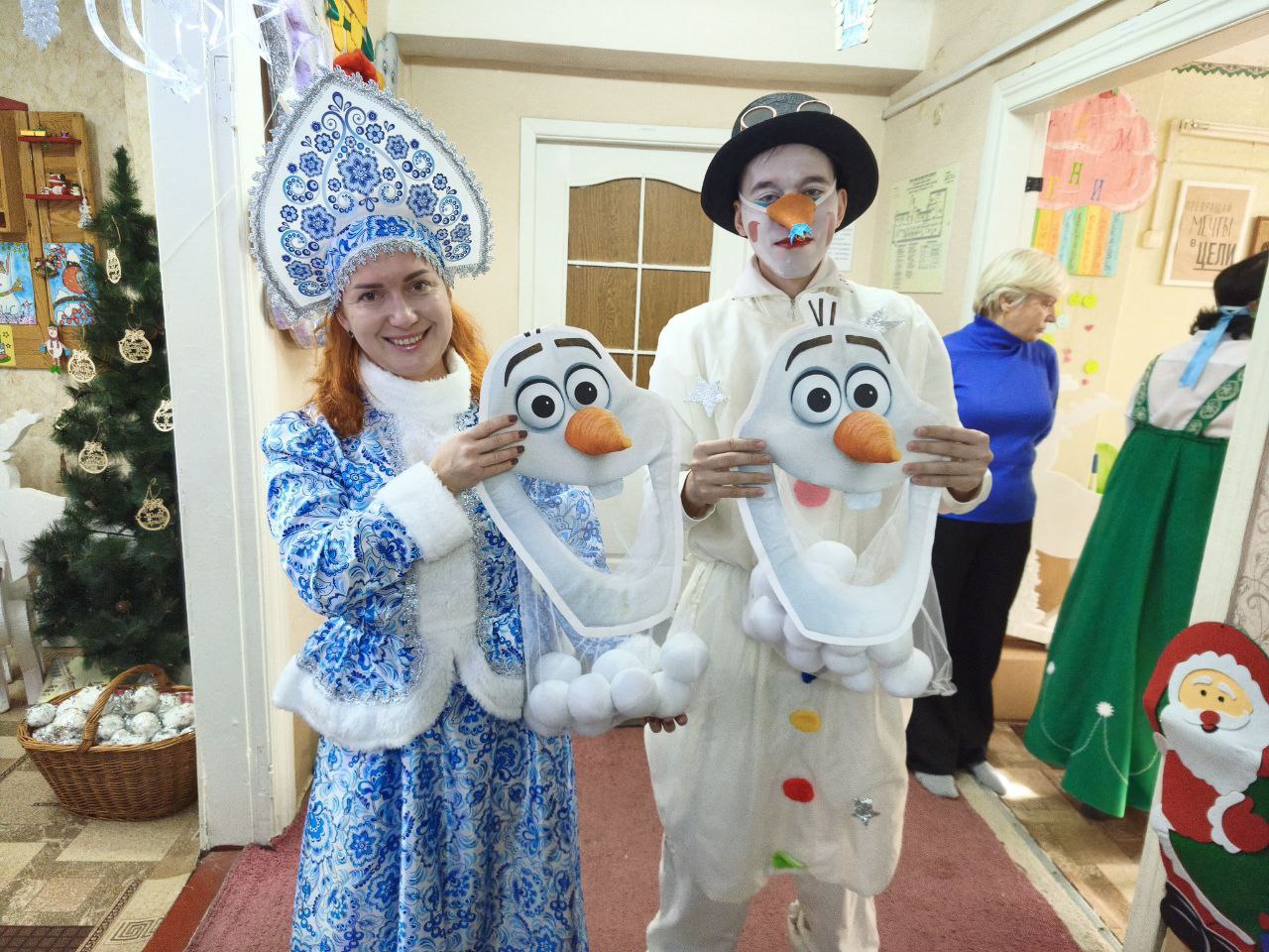 В алчевском отделении Республиканского центра социальной реабилитации детей «Возрождение» открылась резиденция Деда Мороза В алчевском отделении Республиканского центра социальной реабилитации детей «Возрождение» открылась резиденция Деда Мороза