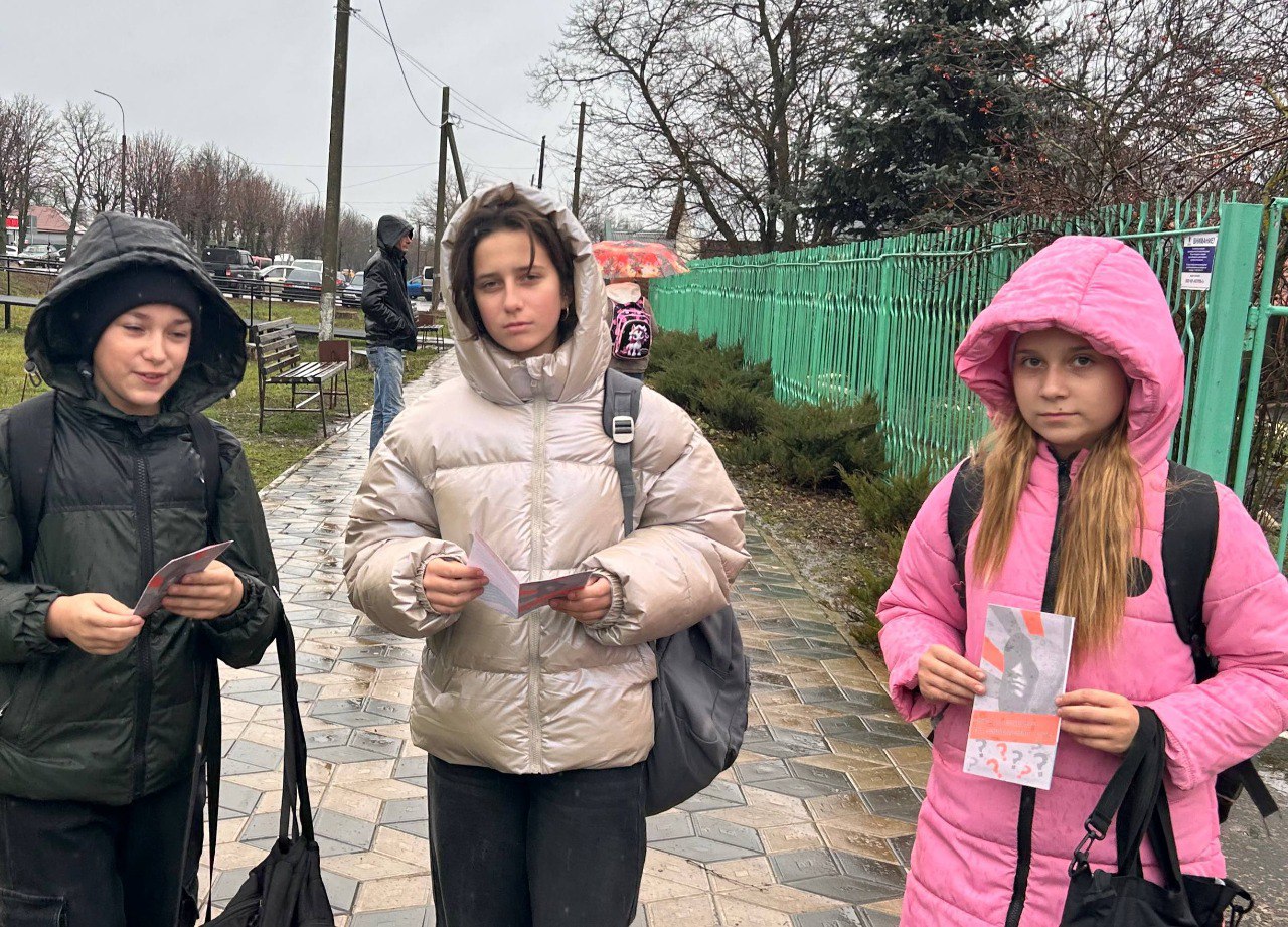 Сотрудники МБУ "Марковский районный дом культуры" провели мероприятие по профилактике и противодействию вовлечения несовершеннолетних в употребление наркотических средств и сильнодействующих веществ, в их незаконный оборот