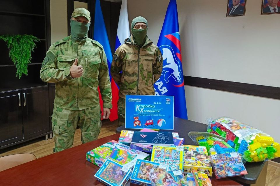 Красноярские росгвардейцы поддержали акцию «Коробка храбрости» в ЛНР Красноярские росгвардейцы поддержали акцию «Коробка храбрости» в ЛНР