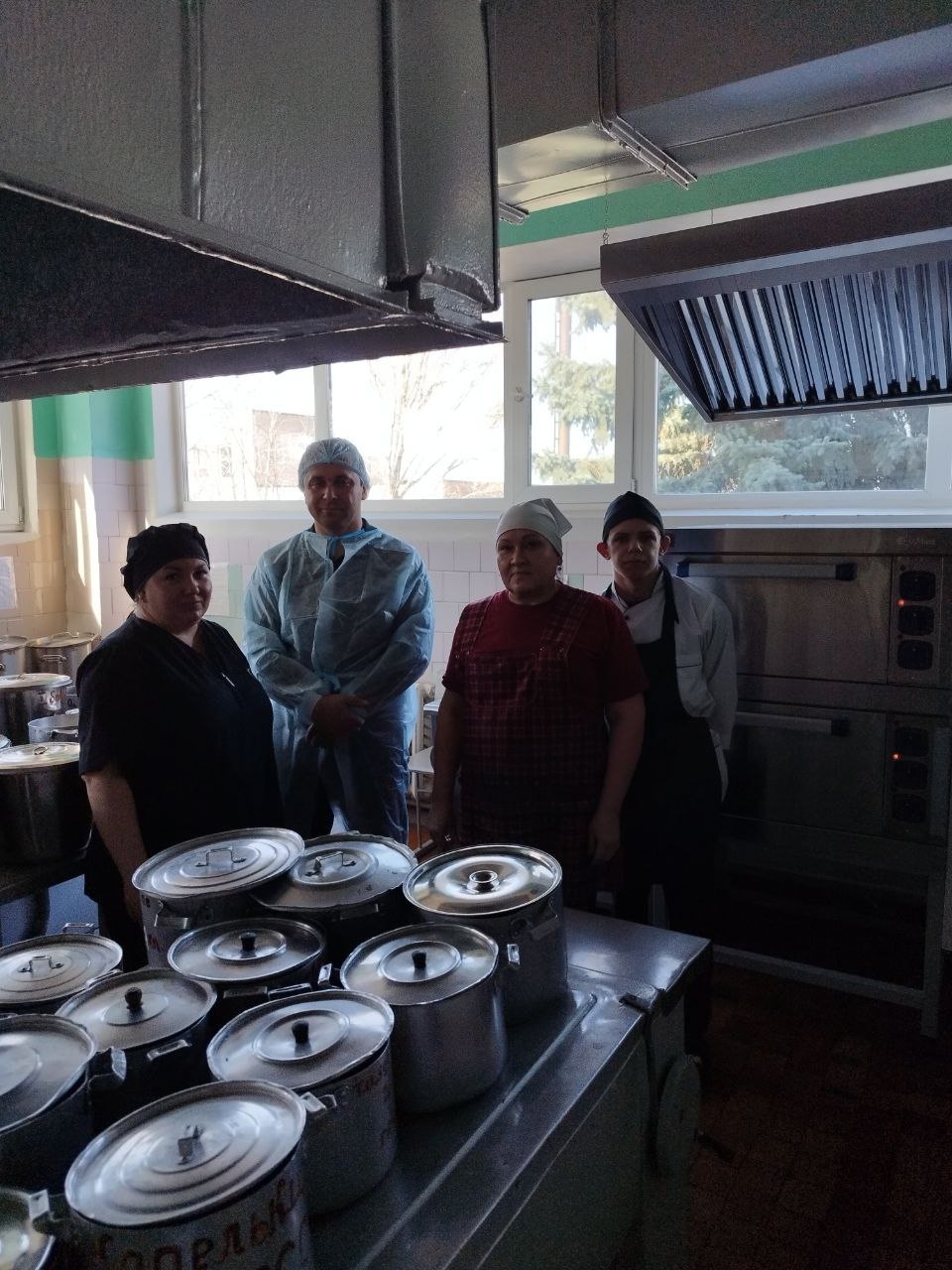 В Лутугинском детском саду "Журавлик" был проведен партийный контроль организации питания В Лутугинском детском саду "Журавлик" был проведен партийный контроль организации питания