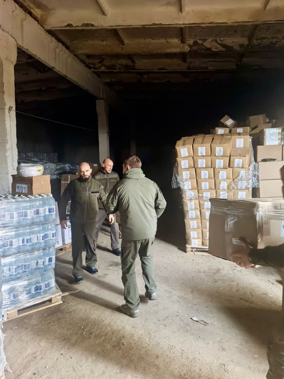 Сотрудники Росприроднадзора передали оборудование и вещи общим весом около 3 тонн военнослужащим Ленинградского военного округа группировки войск «Север» в Луганской Народной Республике