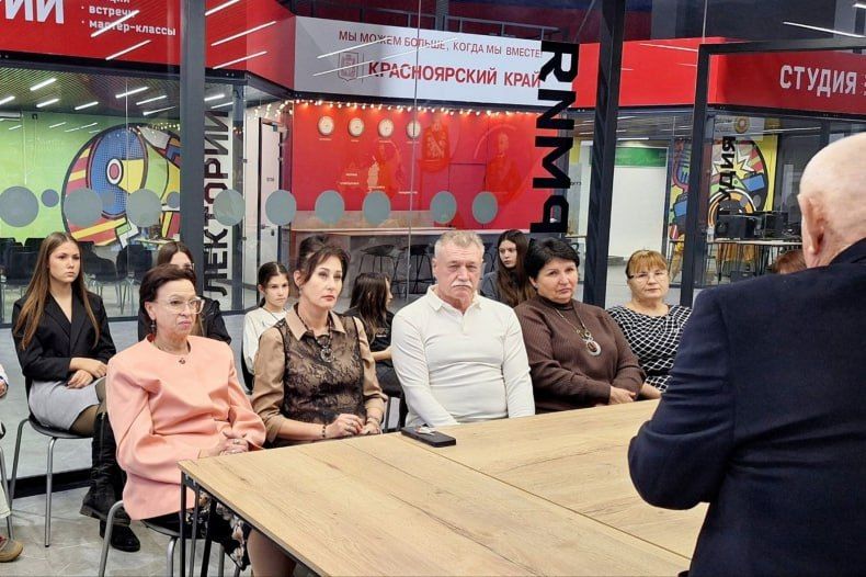 В Молодёжном центре «Свердловск» состоялось мероприятие, направленное на пропаганду здорового образа жизни "За медицину здорового долголетия" В Молодёжном центре «Свердловск» состоялось мероприятие, направленное на пропаганду здорового образа жизни "За медицину здорового долголетия"