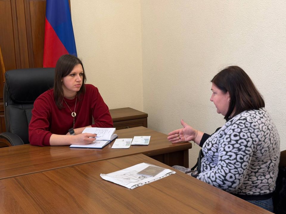 Заместитель Главы администрации Алёна Еськова провела личный прием граждан Заместитель Главы администрации Алёна Еськова провела личный прием граждан