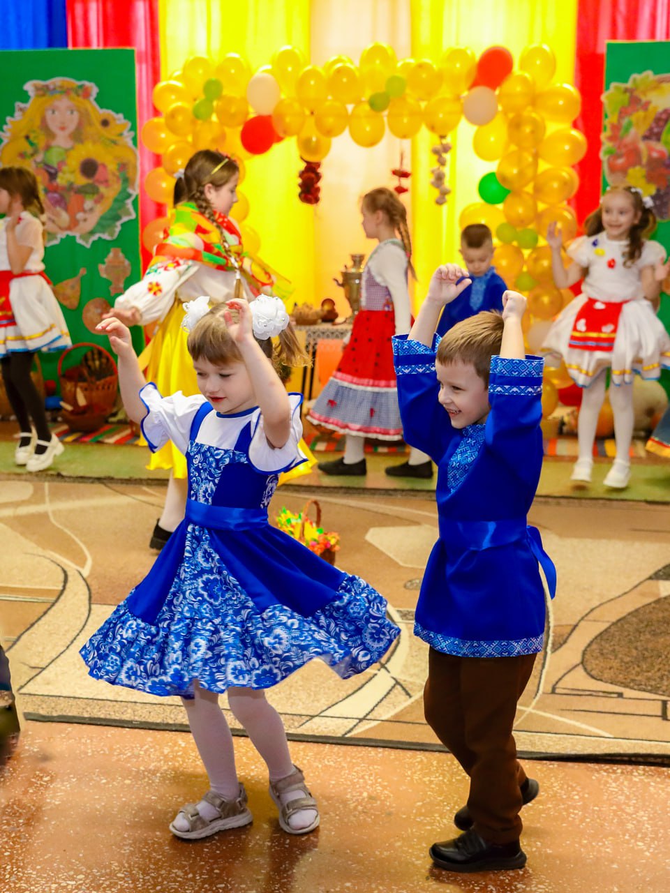 В ГБУДО ЛНР "Звезда" отгремела невероятно яркая, колоритная и веселая Ярмарка В ГБУДО ЛНР "Звезда" отгремела невероятно яркая, колоритная и веселая Ярмарка