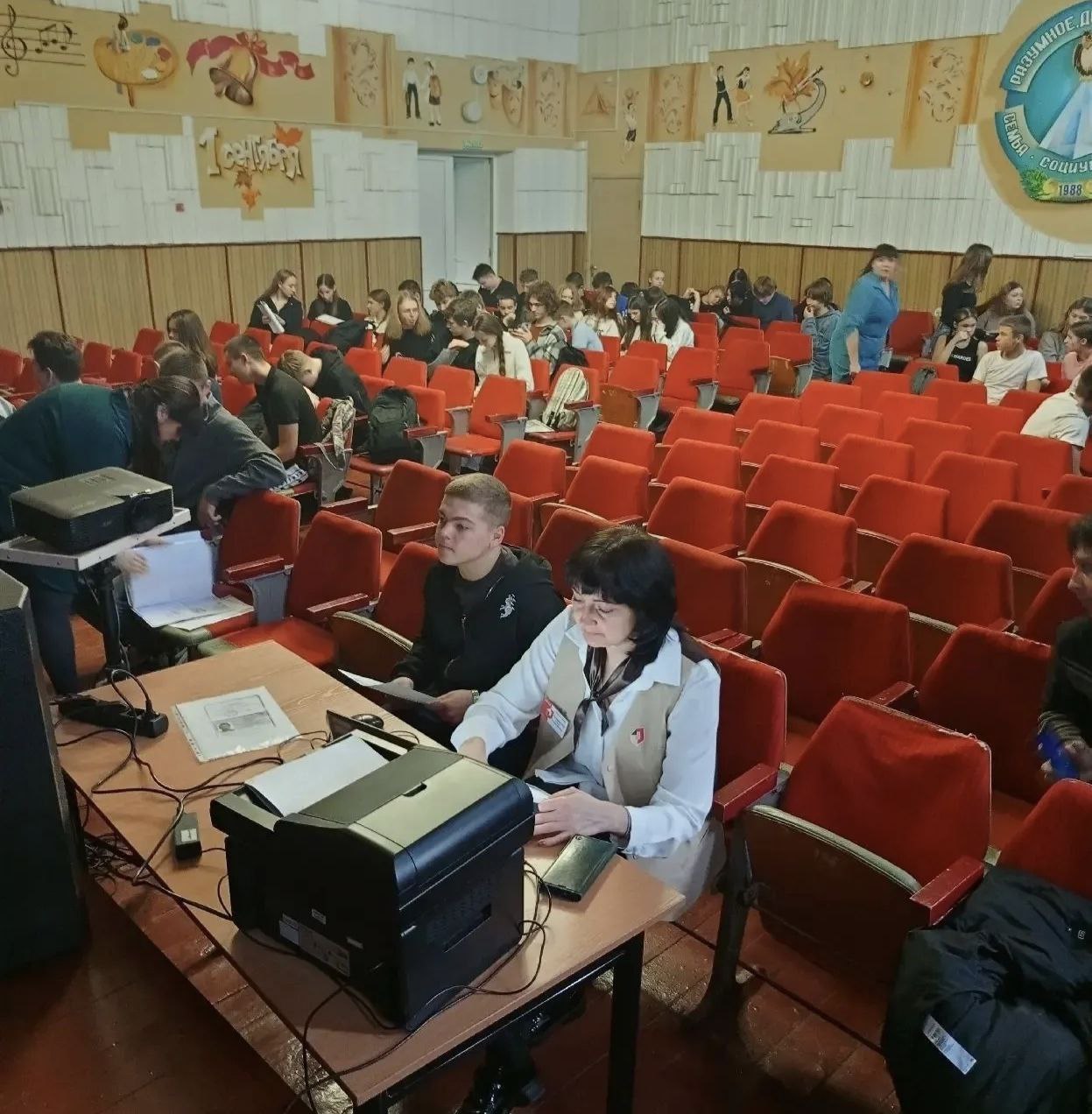 Сотрудники ГБУ ЛНР «МФЦ» в рамках проекта «Цифровая грамотность» провели ряд мероприятий в учебных заведениях Луганской Народной Республики Сотрудники ГБУ ЛНР «МФЦ» в рамках проекта «Цифровая грамотность» провели ряд мероприятий в учебных заведениях Луганской Народной Республики