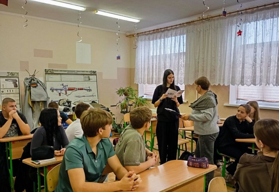 В поселке Новосветловка провели профилактические занятие для подростков В поселке Новосветловка провели профилактические занятие для подростков