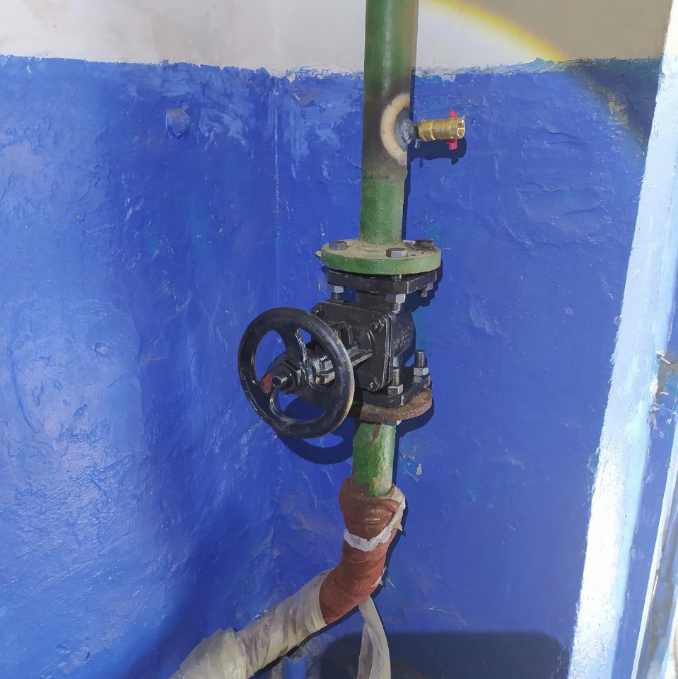 Специалисты Луганского филиала Единой управляющей компании активно занимаются устранением точечных неполадок на внутридомовых системах отопления Специалисты Луганского филиала Единой управляющей компании активно занимаются устранением точечных неполадок на внутридомовых системах отопления