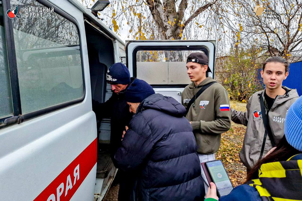 Молодёжка НФ совместно с РИК НФ ЛНР привезли постояльцев Алчевской Богадельни в больницу на плановую флюорографию
