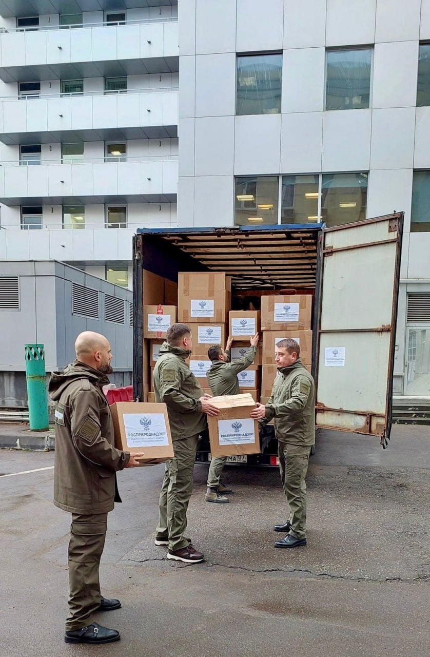 Сотрудники Росприроднадзора передали оборудование и вещи общим весом около 3 тонн военнослужащим Ленинградского военного округа группировки войск «Север» в Луганской Народной Республике Сотрудники Росприроднадзора передали оборудование и вещи общим весом около 3 тонн военнослужащим Ленинградского военного округа группировки войск «Север» в Луганской Народной Республике