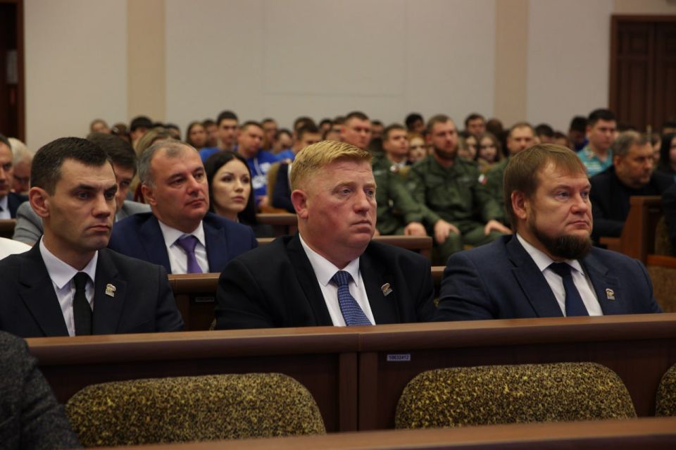 В Луганске прошла IV Конференция Луганского регионального отделения партии «Единая Россия» В Луганске прошла IV Конференция Луганского регионального отделения партии «Единая Россия»