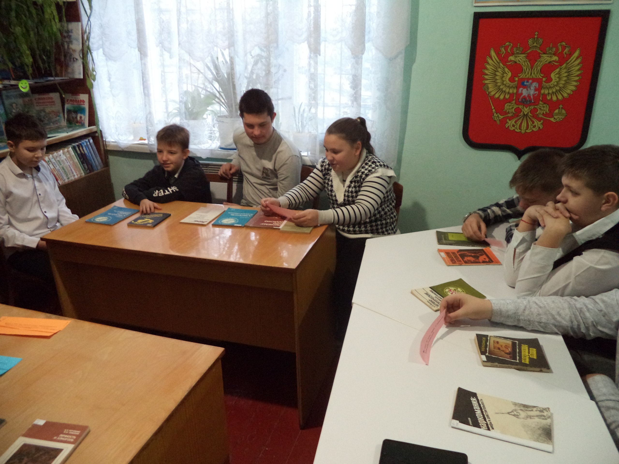 Библиотека-филиал № 1 пригласила подростков принять участие в дискуссионных качелях «Маскарад вредных привычек» Библиотека-филиал № 1 пригласила подростков принять участие в дискуссионных качелях «Маскарад вредных привычек»