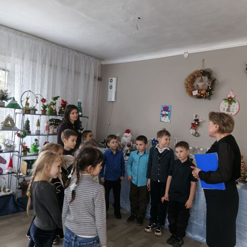 Зима – пора чудес: в Ровеньках открылась выставка новогодних украшений! Зима – пора чудес: в Ровеньках открылась выставка новогодних украшений!