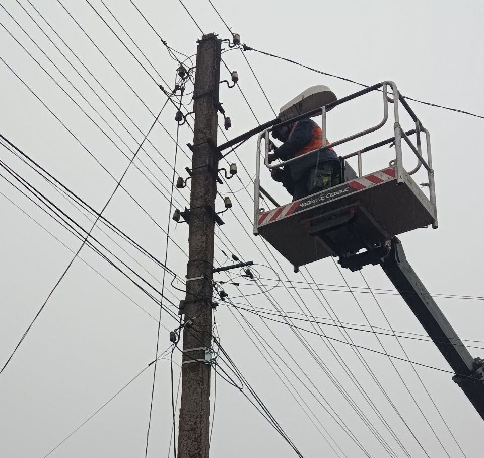 Коммунальные службы проводят работы на территории города Коммунальные службы проводят работы на территории города