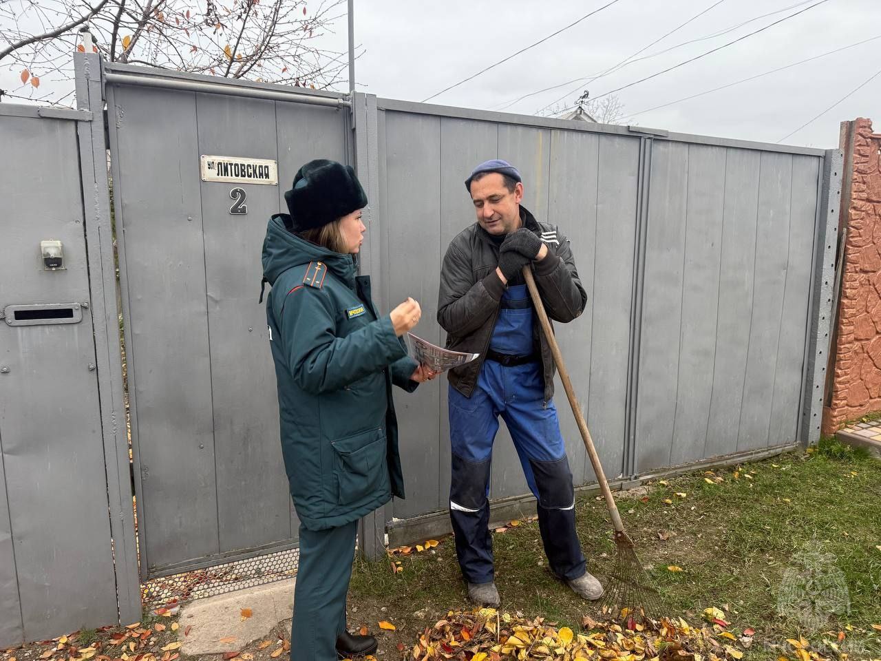 Сотрудники МЧС России провели в Луганске профилактический рейд по предупреждению пожаров осенне-зимнего периода
