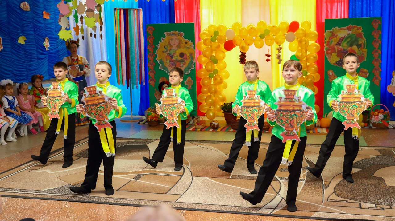 В ГБУДО ЛНР "Звезда" отгремела невероятно яркая, колоритная и веселая Ярмарка В ГБУДО ЛНР "Звезда" отгремела невероятно яркая, колоритная и веселая Ярмарка