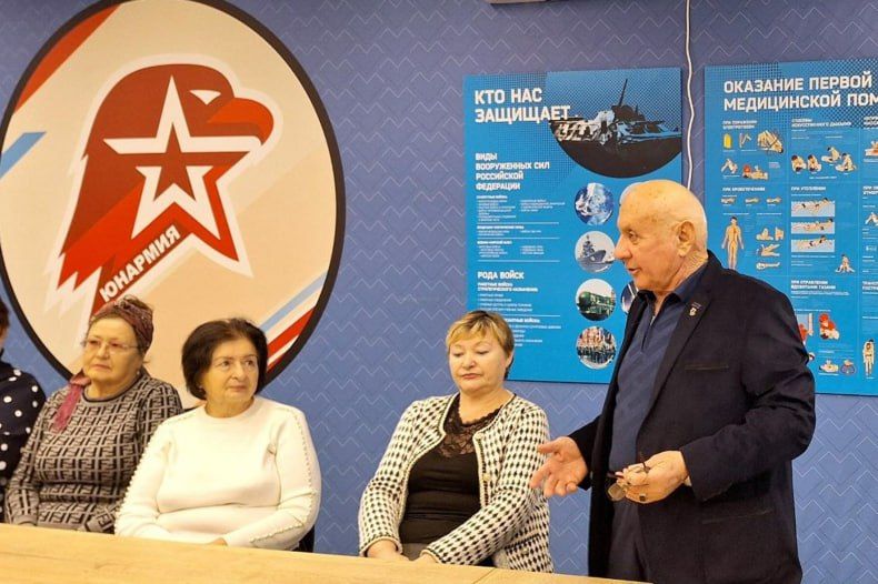 В Молодёжном центре «Свердловск» состоялось мероприятие, направленное на пропаганду здорового образа жизни "За медицину здорового долголетия" В Молодёжном центре «Свердловск» состоялось мероприятие, направленное на пропаганду здорового образа жизни "За медицину здорового долголетия"