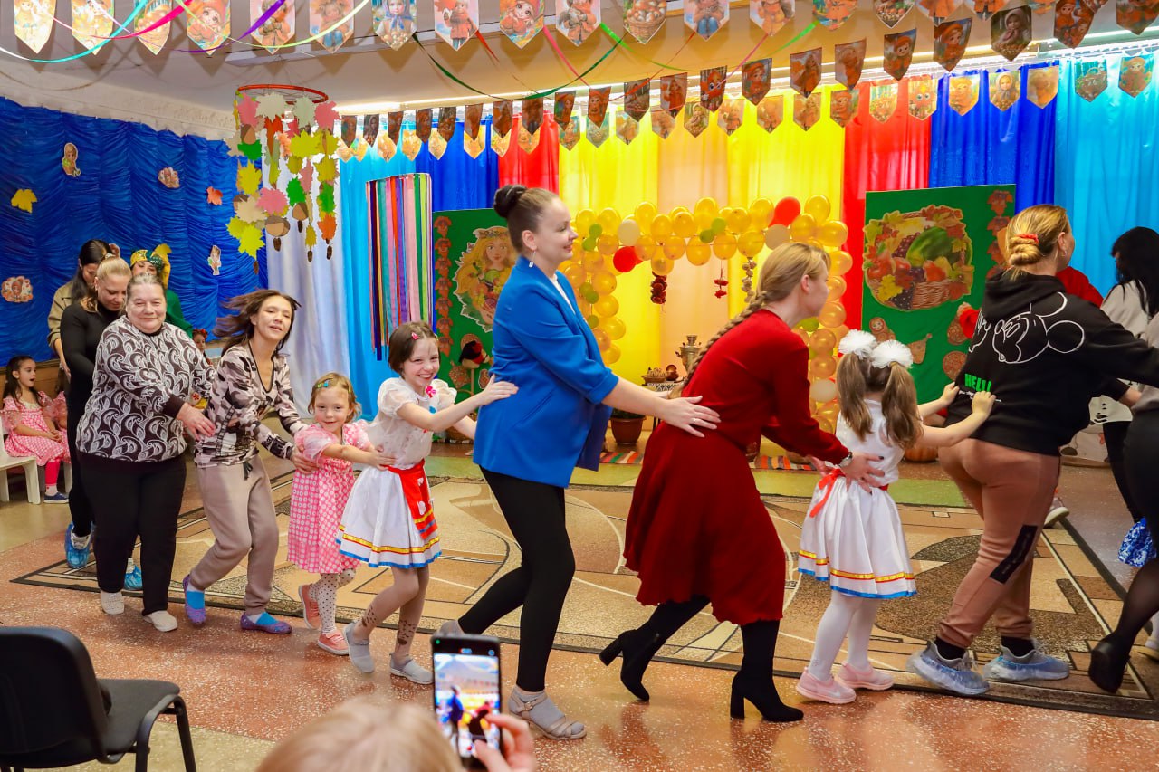 В ГБУДО ЛНР "Звезда" отгремела невероятно яркая, колоритная и веселая Ярмарка В ГБУДО ЛНР "Звезда" отгремела невероятно яркая, колоритная и веселая Ярмарка