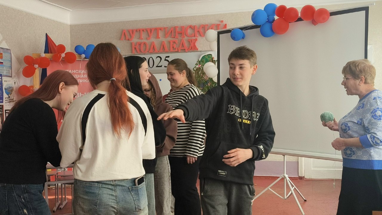 В Лутугинском колледже прошел урок-исследование В Лутугинском колледже прошел урок-исследование